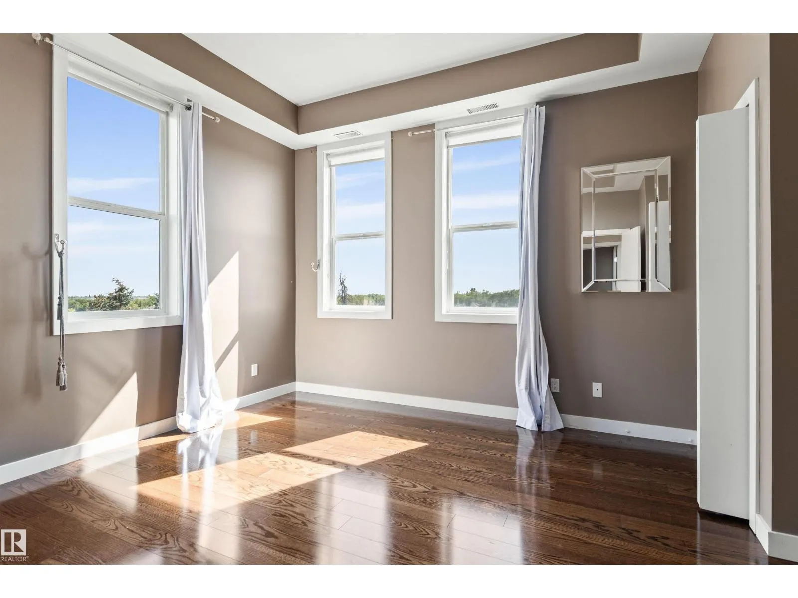 #403 8223 99 ST NW
