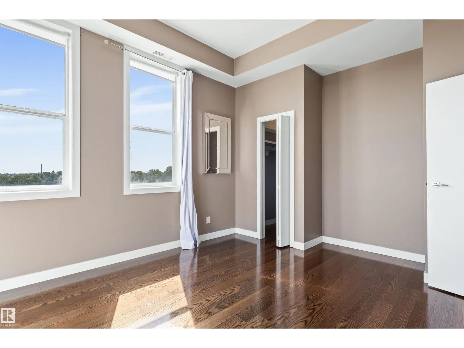 #403 8223 99 ST NW