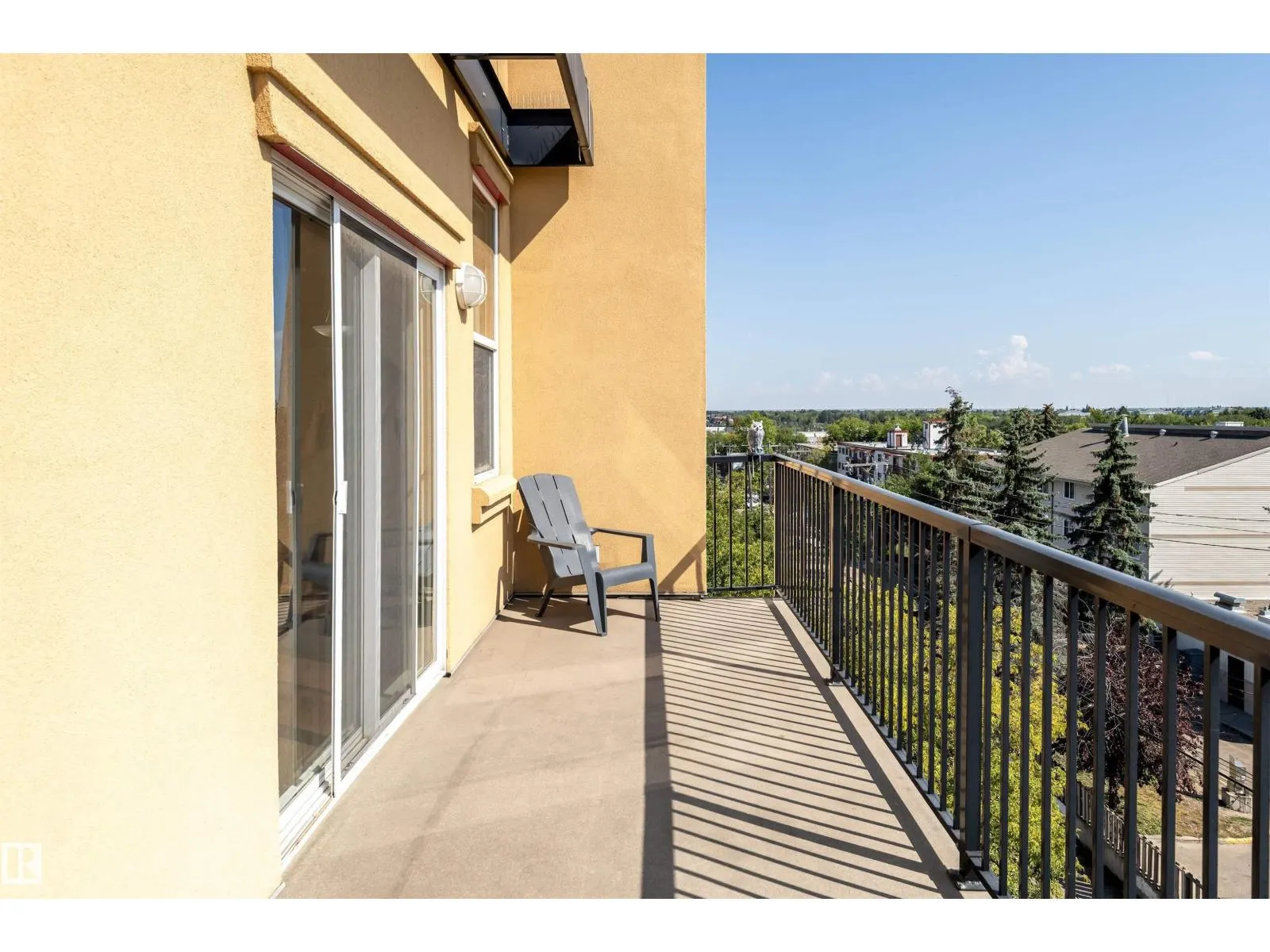#403 8223 99 ST NW