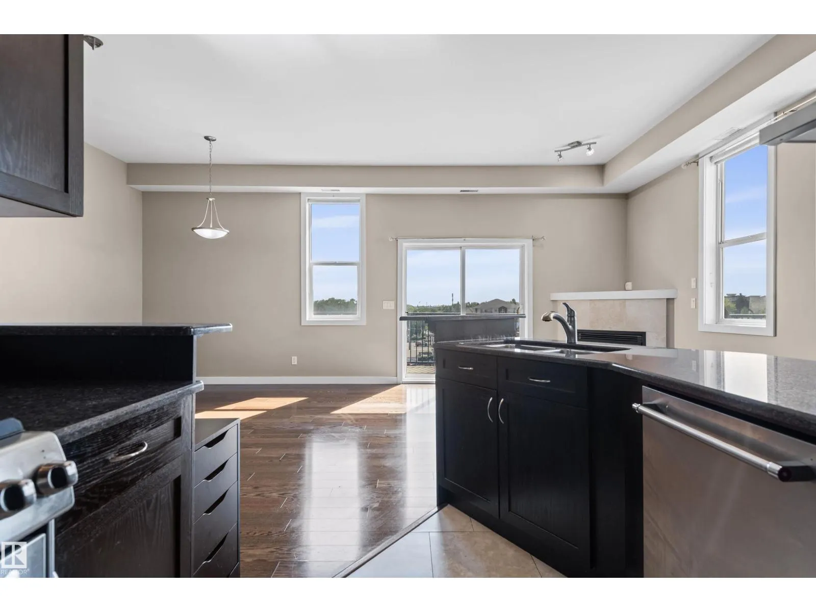 #403 8223 99 ST NW
