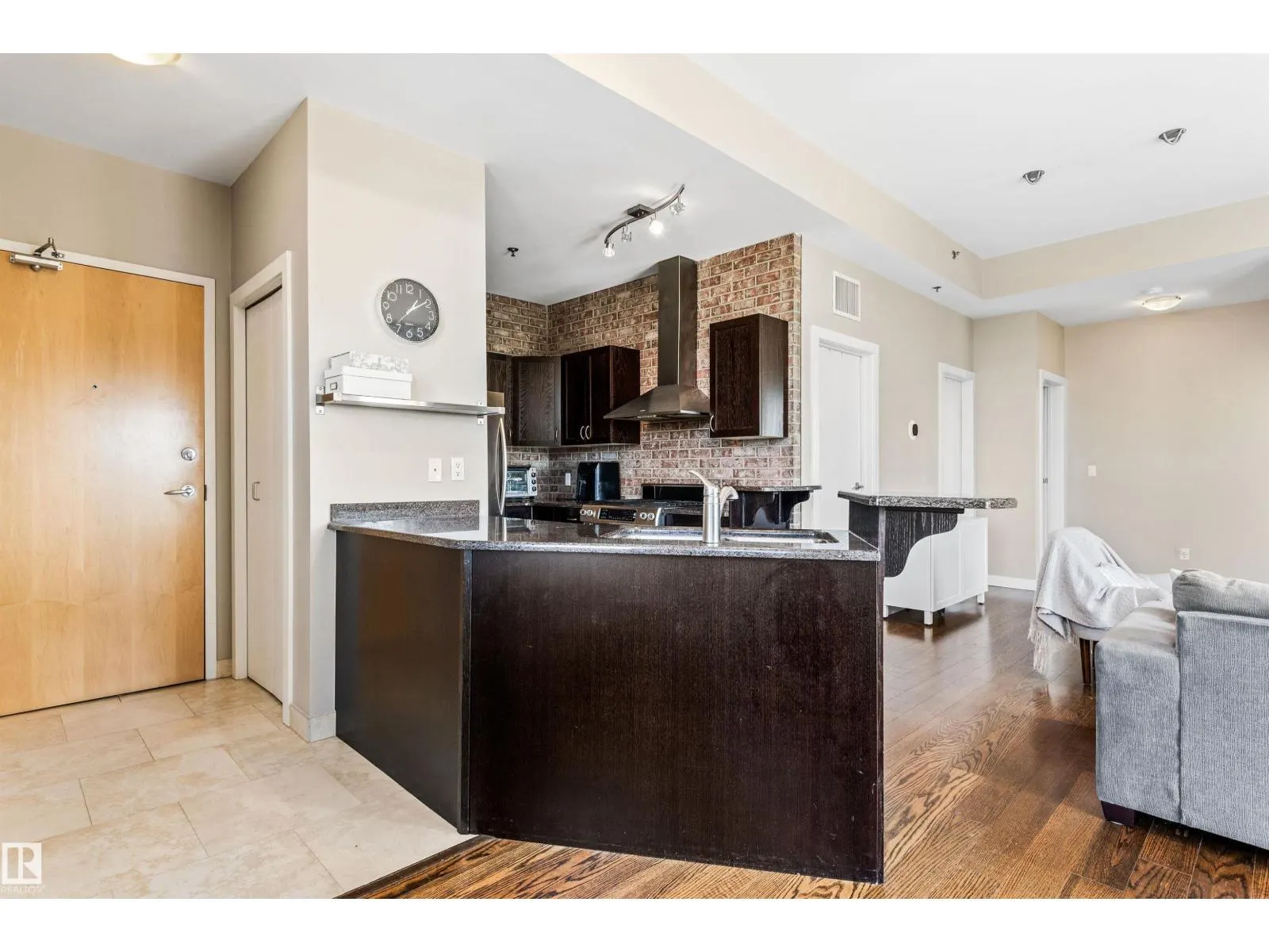 #403 8223 99 ST NW