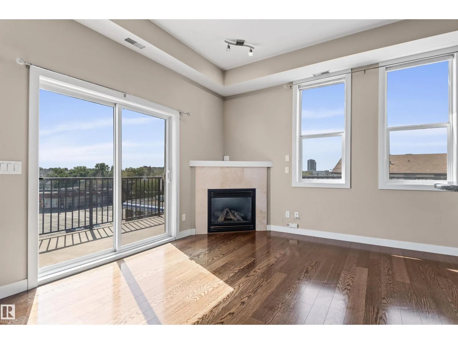 #403 8223 99 ST NW