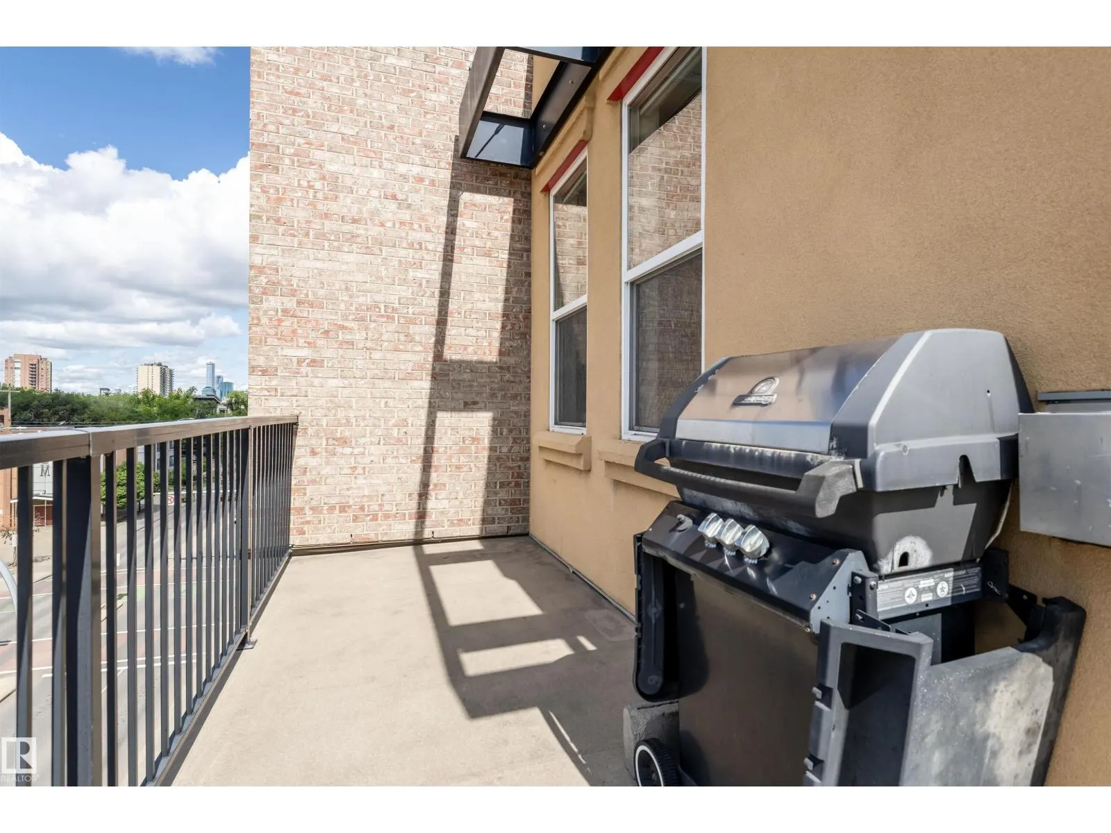 #403 8223 99 ST NW