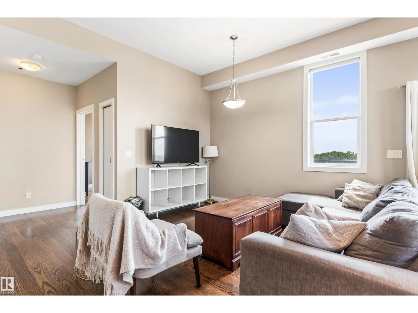 #403 8223 99 ST NW