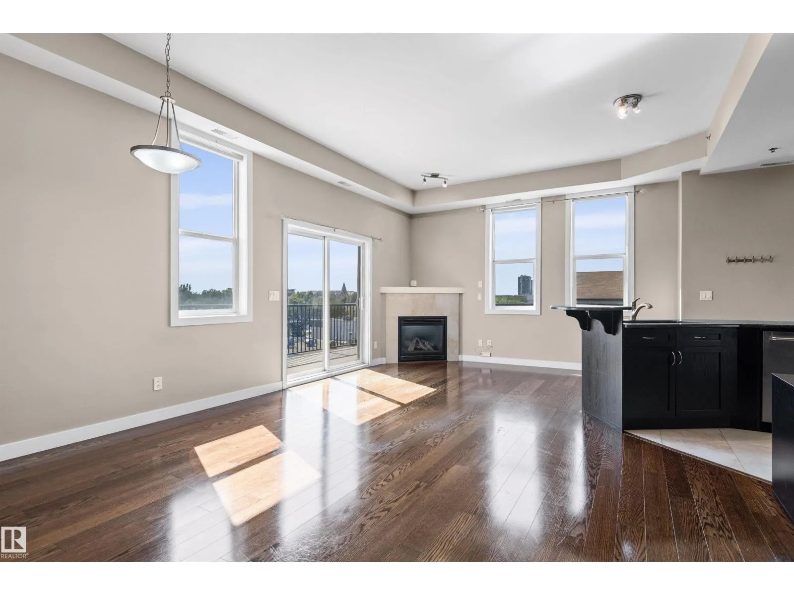 #403 8223 99 ST NW