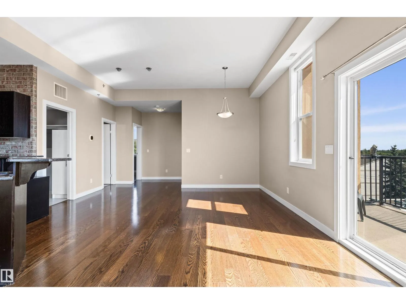 #403 8223 99 ST NW