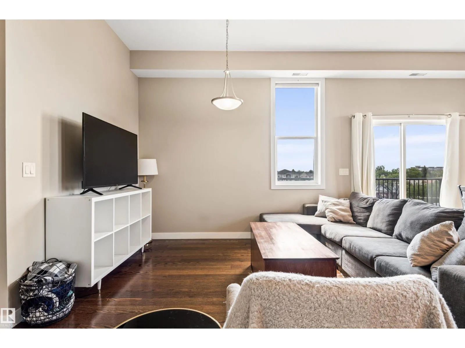 #403 8223 99 ST NW