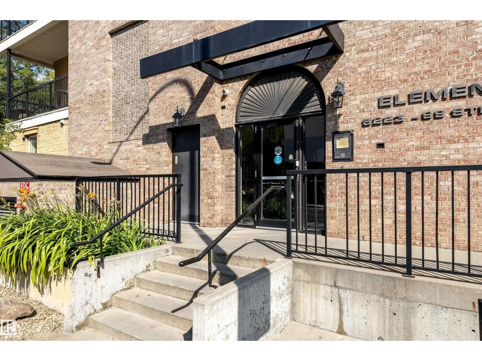 #403 8223 99 ST NW