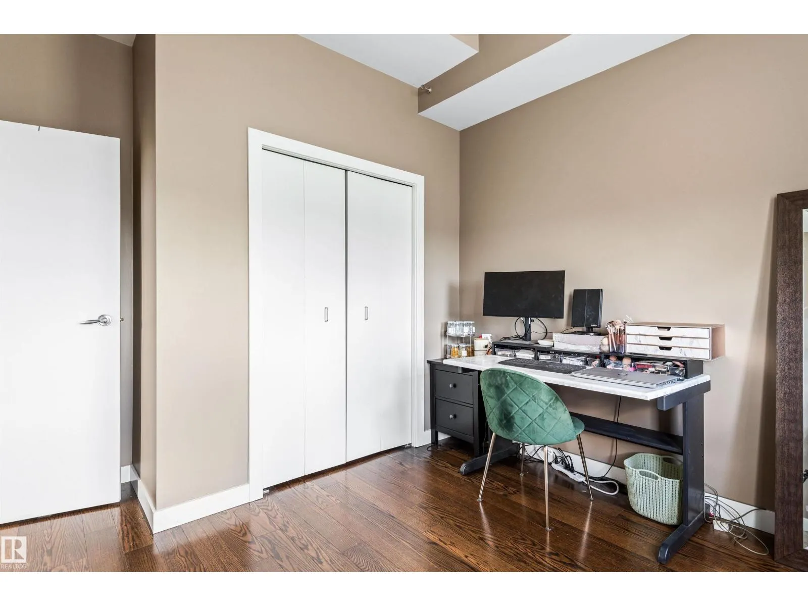 #403 8223 99 ST NW