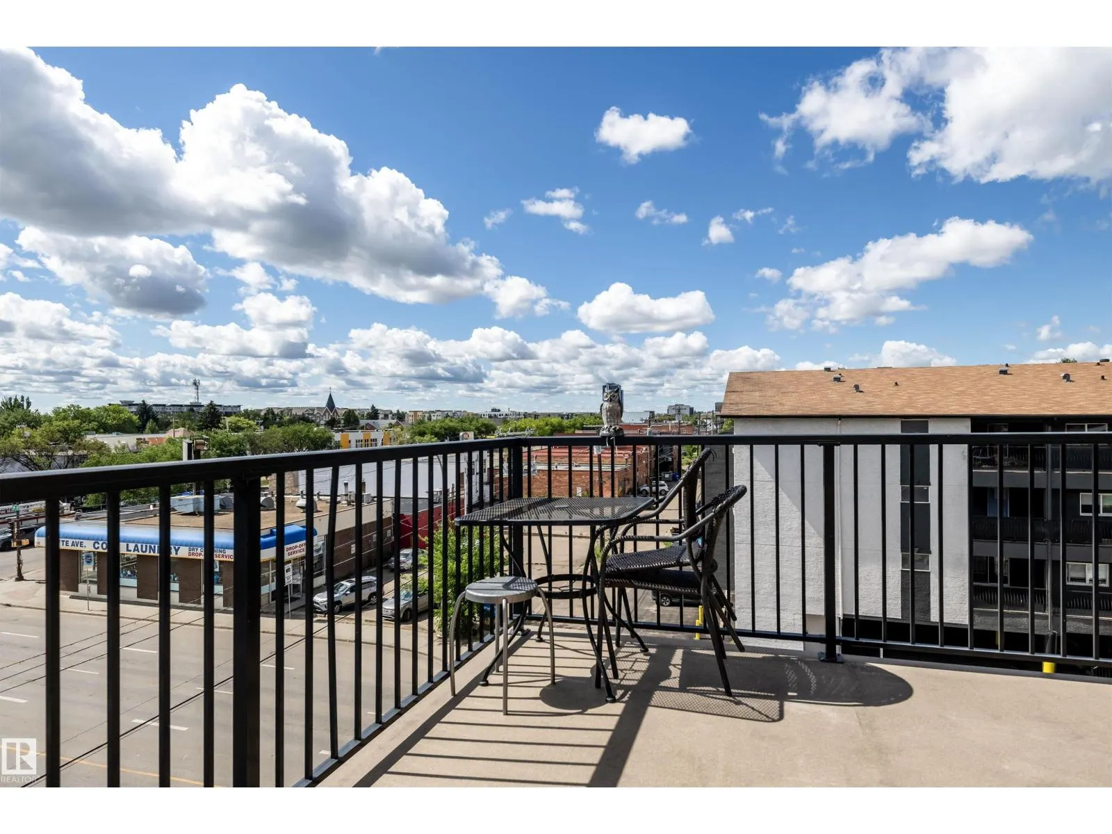 #403 8223 99 ST NW