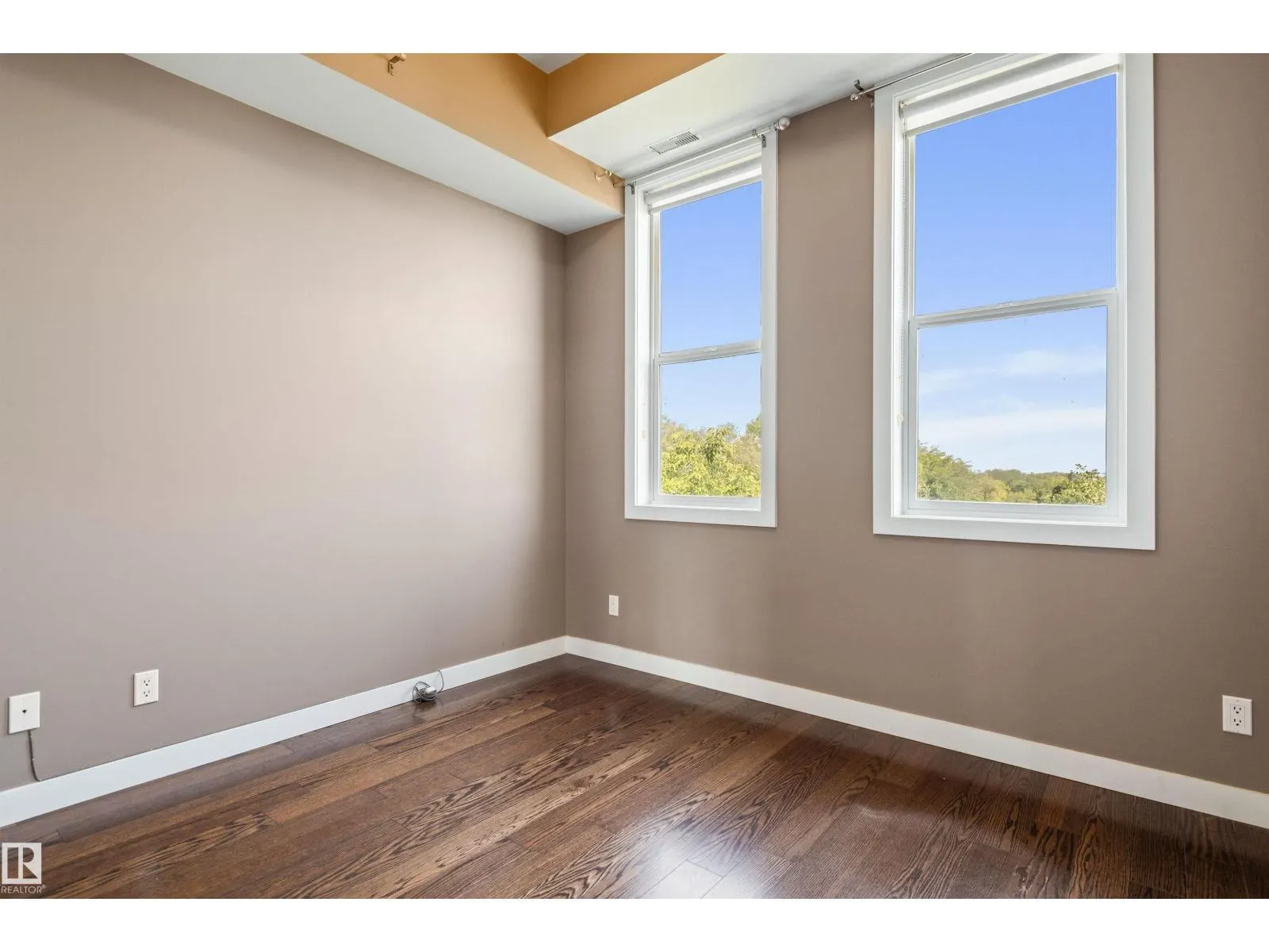 #403 8223 99 ST NW