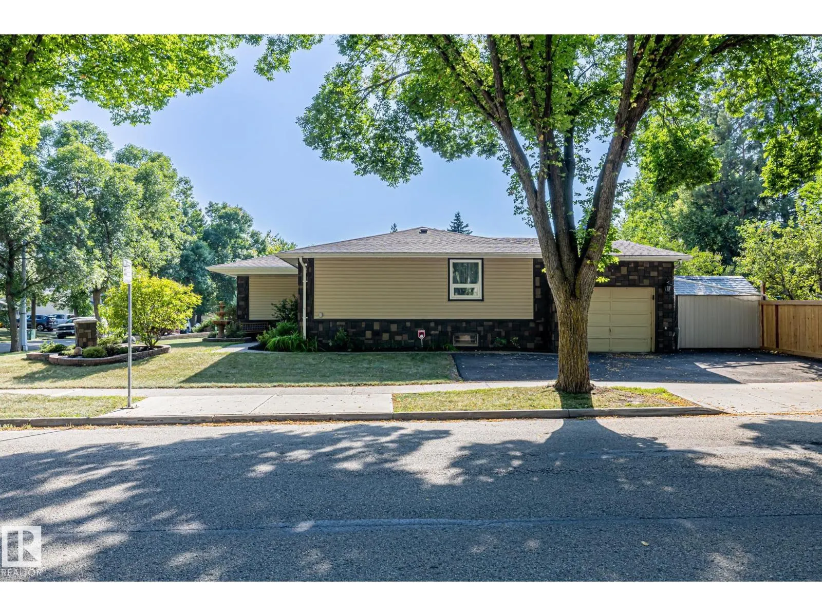 3 FALSTAFF AV