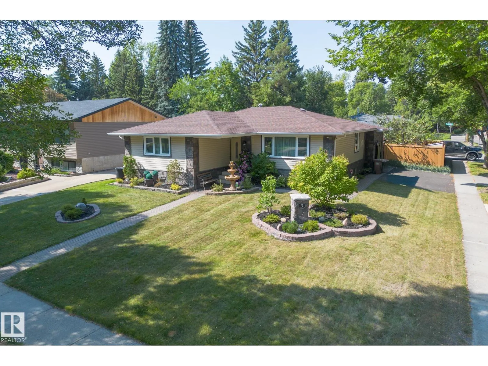 3 FALSTAFF AV