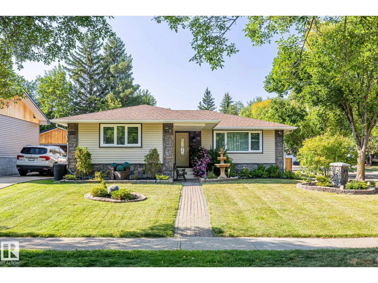 3 FALSTAFF AV