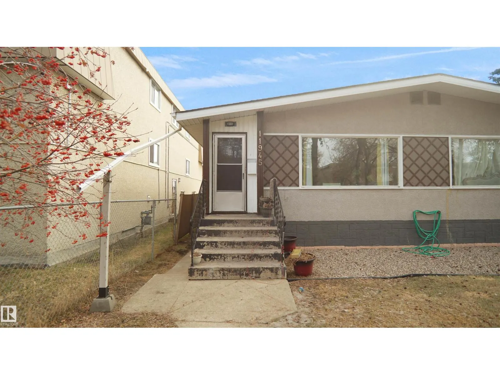 11943 104 ST NW