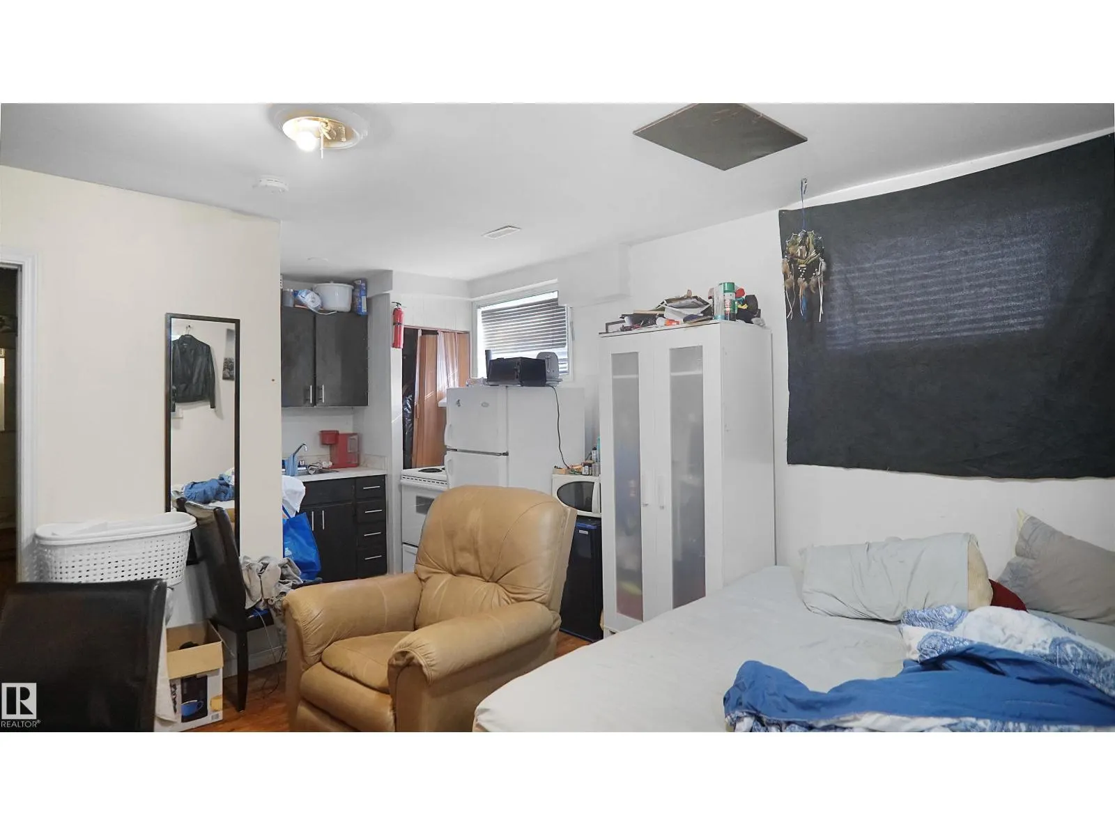 11943 104 ST NW
