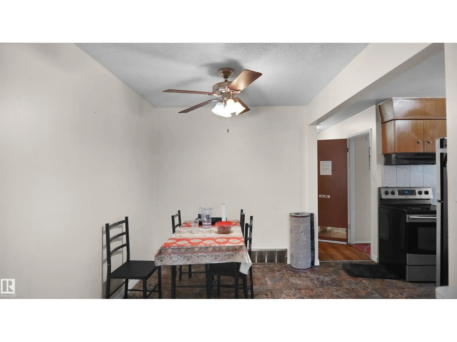 11943 104 ST NW