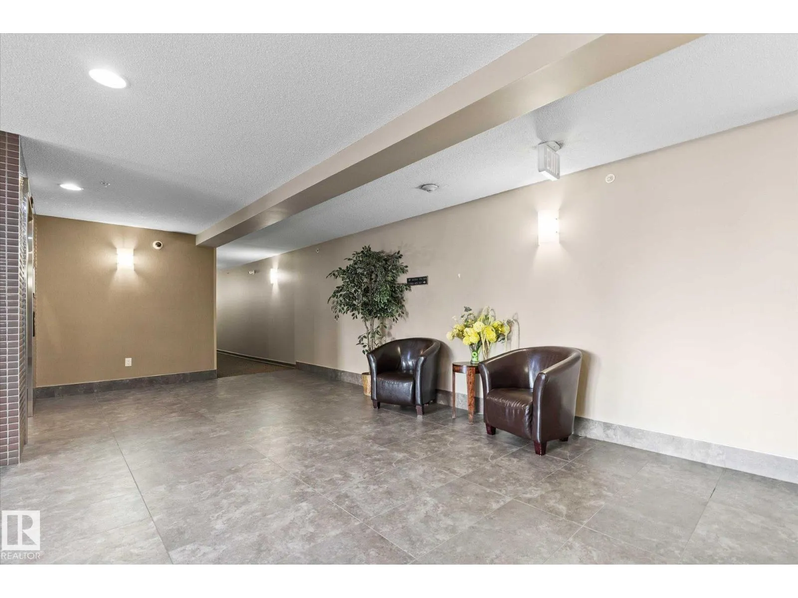 #112 2208 44 AV NW