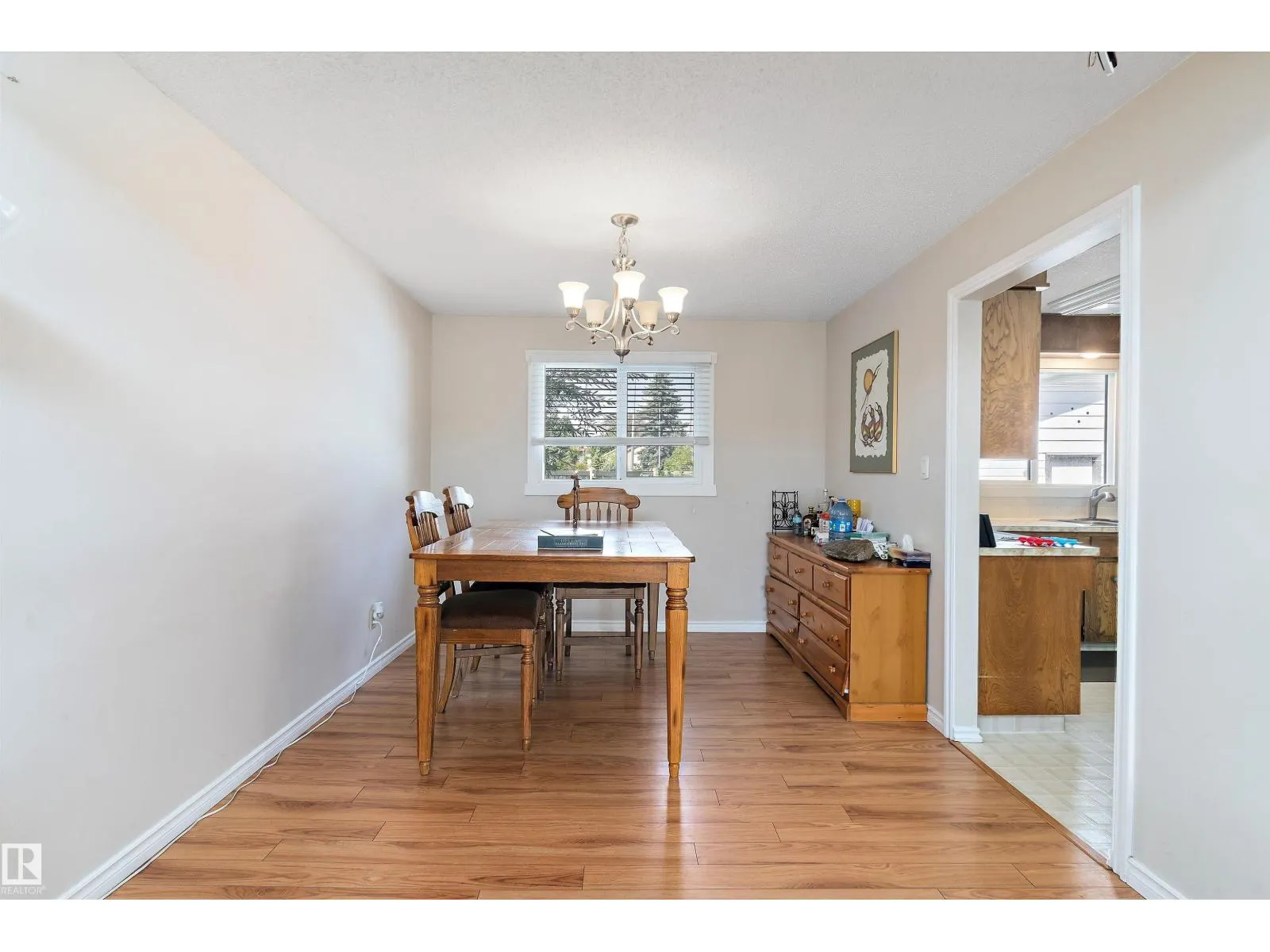 7216 33 AV NW NW