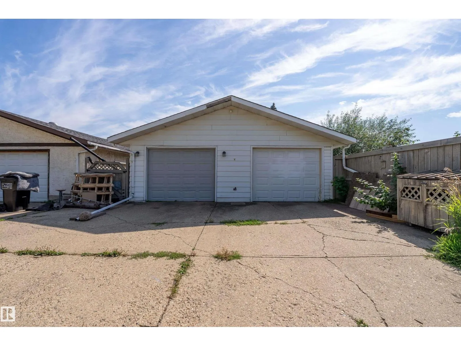 7216 33 AV NW NW