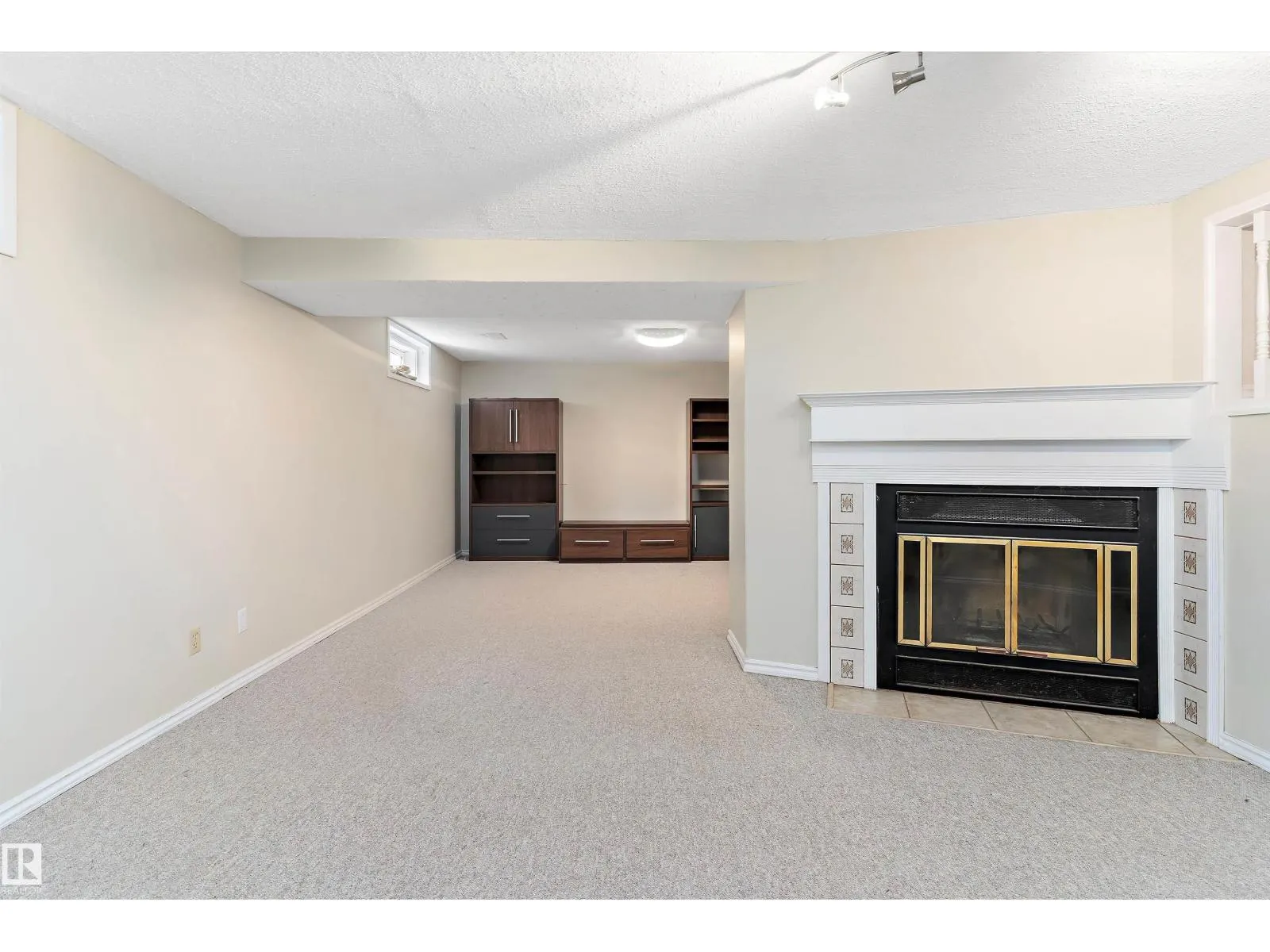 7216 33 AV NW NW