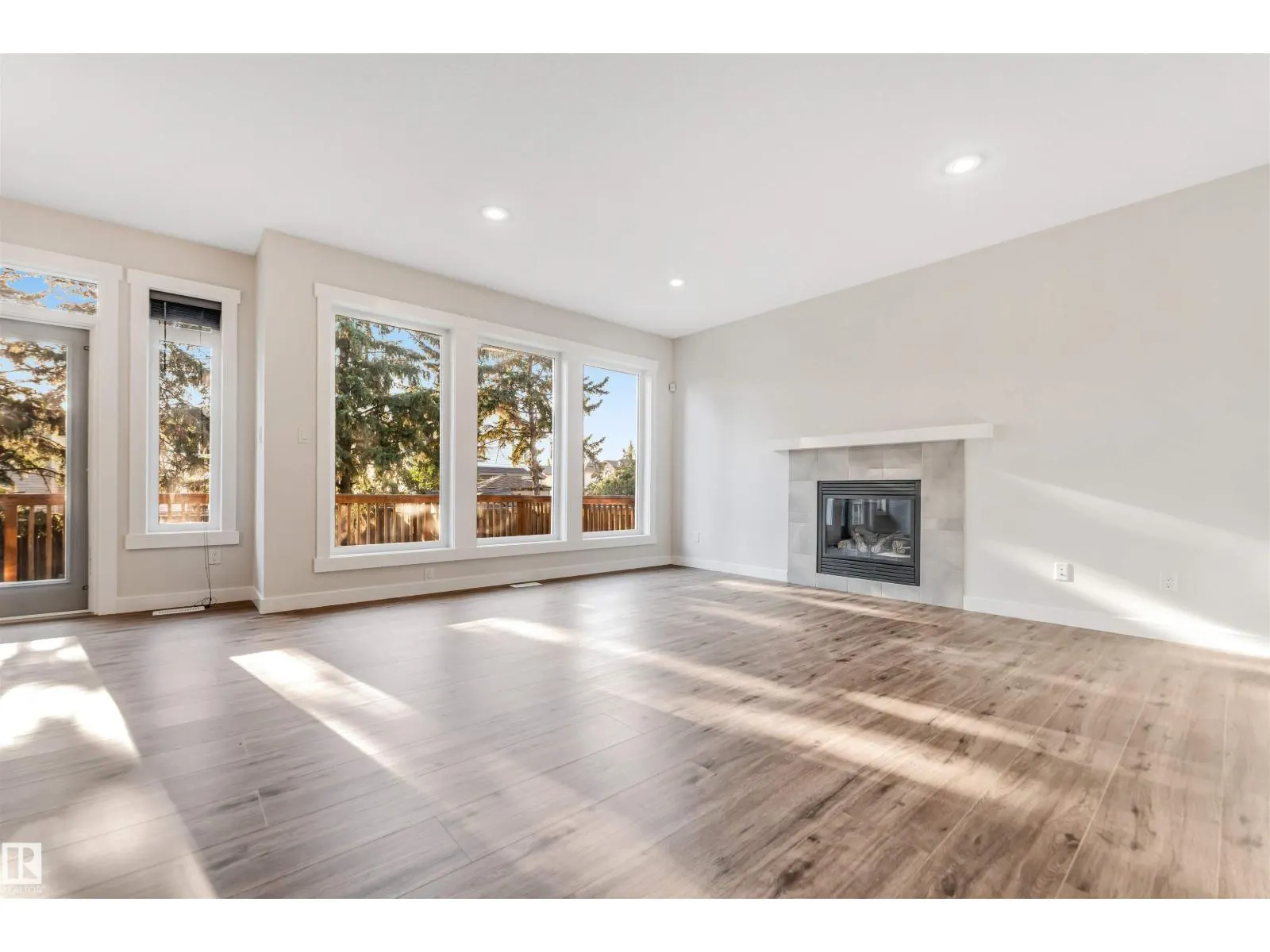 708 57 ST SW