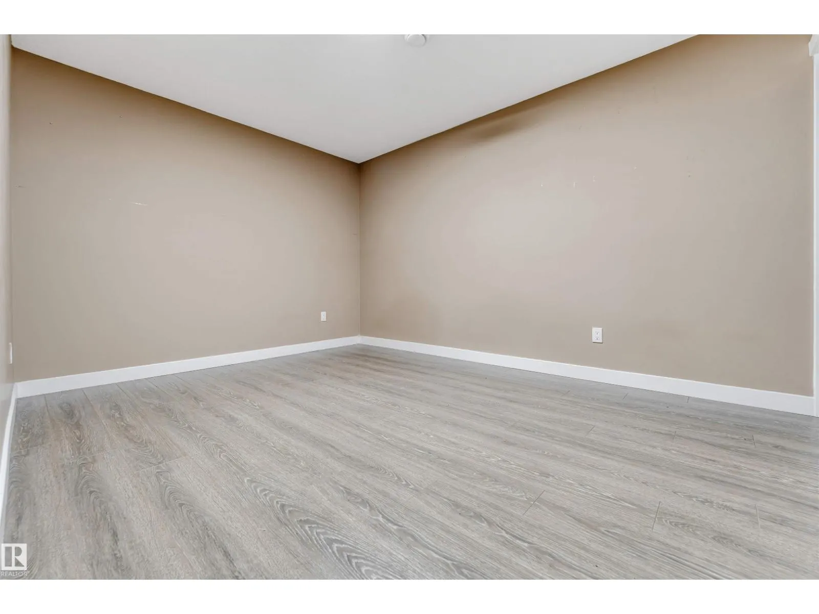 708 57 ST SW