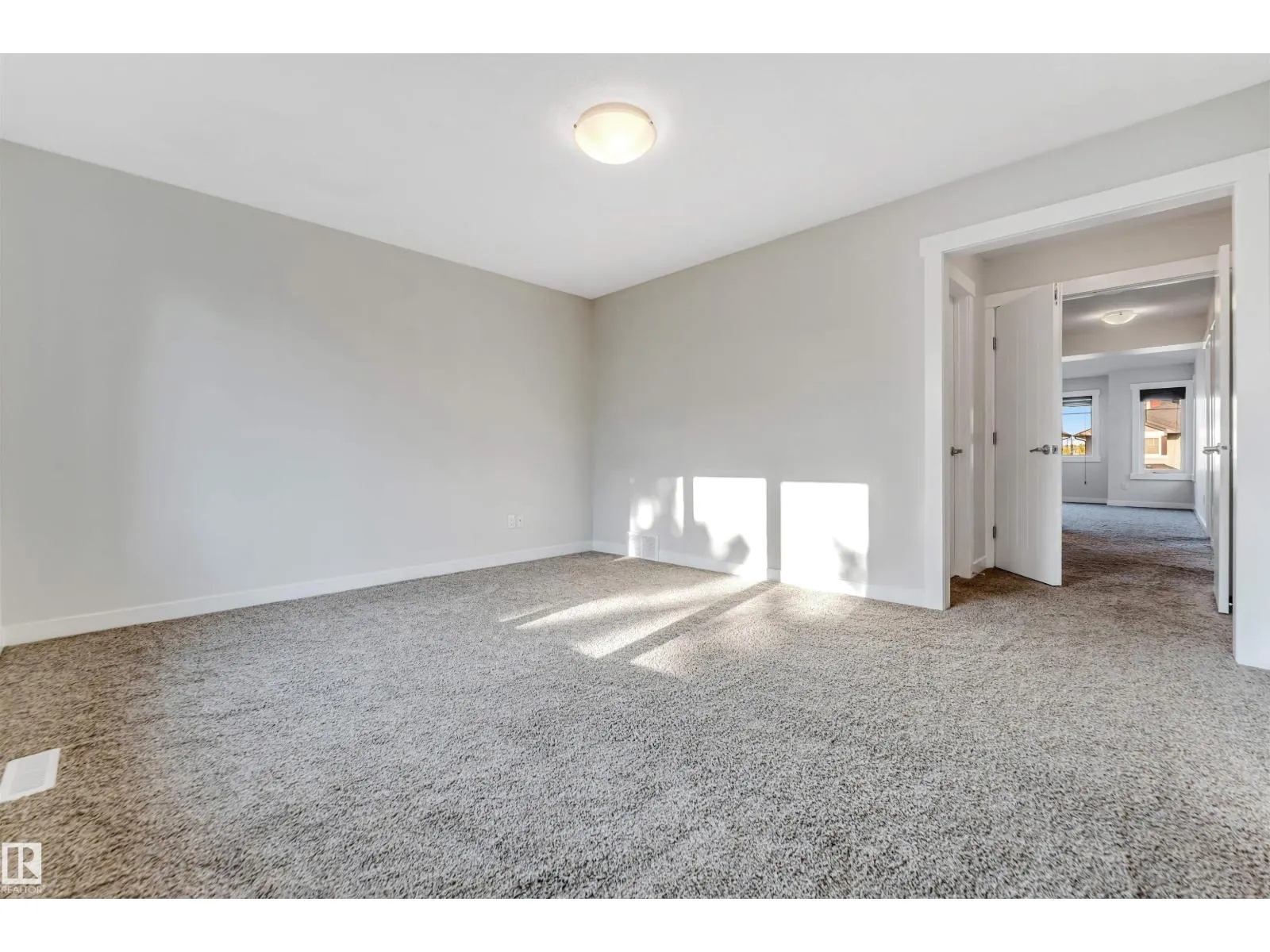 708 57 ST SW