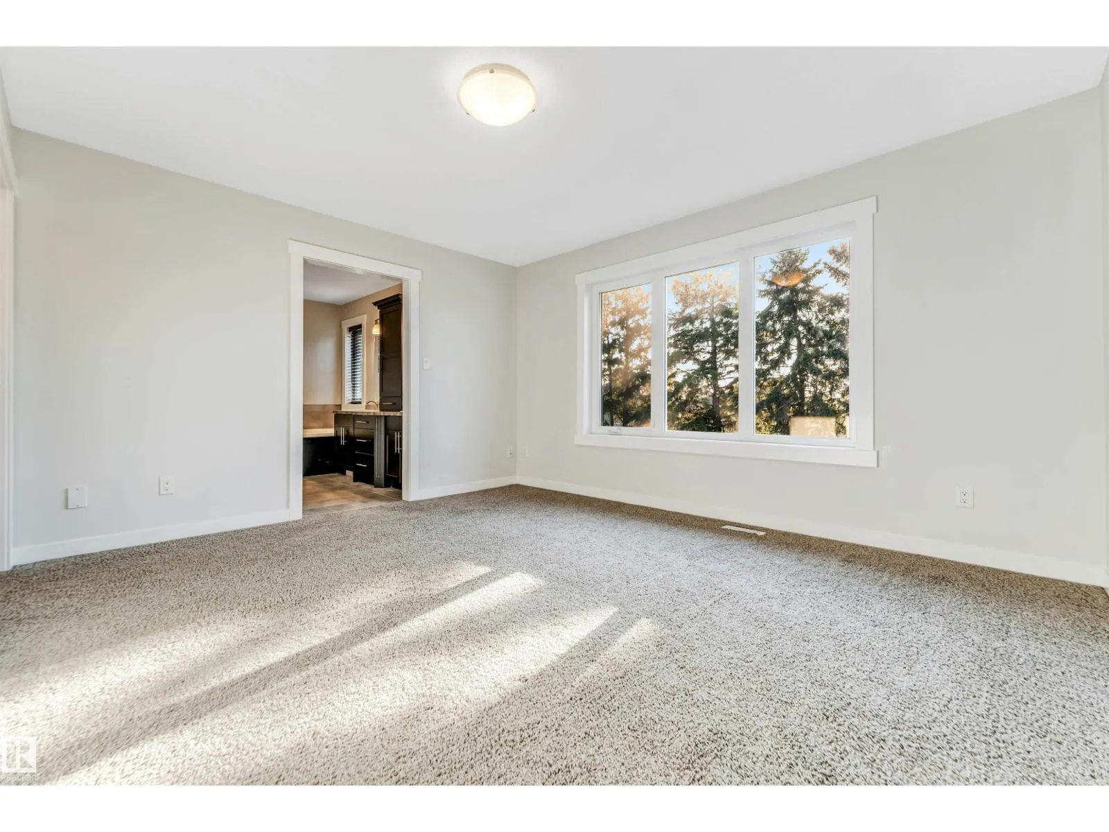 708 57 ST SW