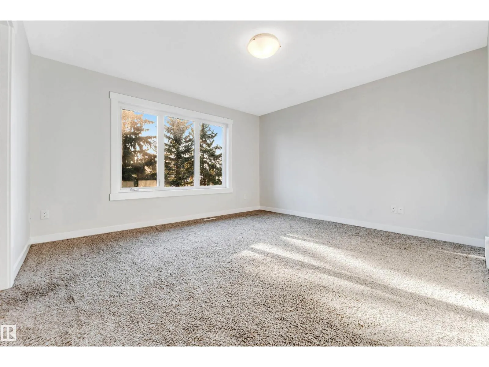 708 57 ST SW