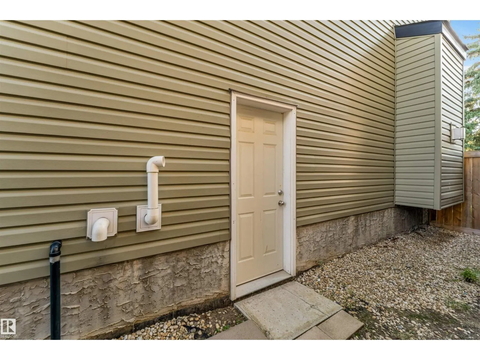 708 57 ST SW