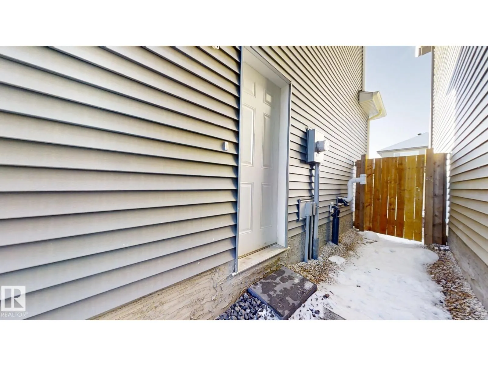 2043 13 AV NW