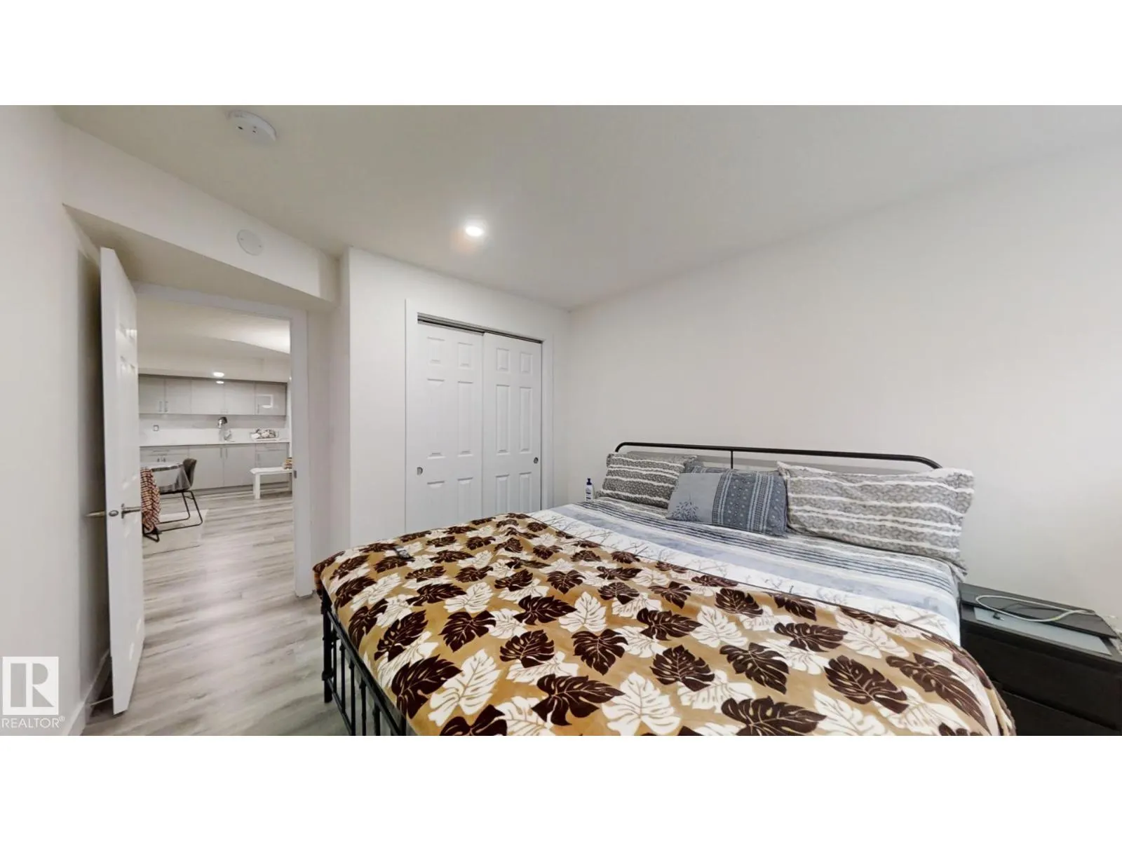 2043 13 AV NW