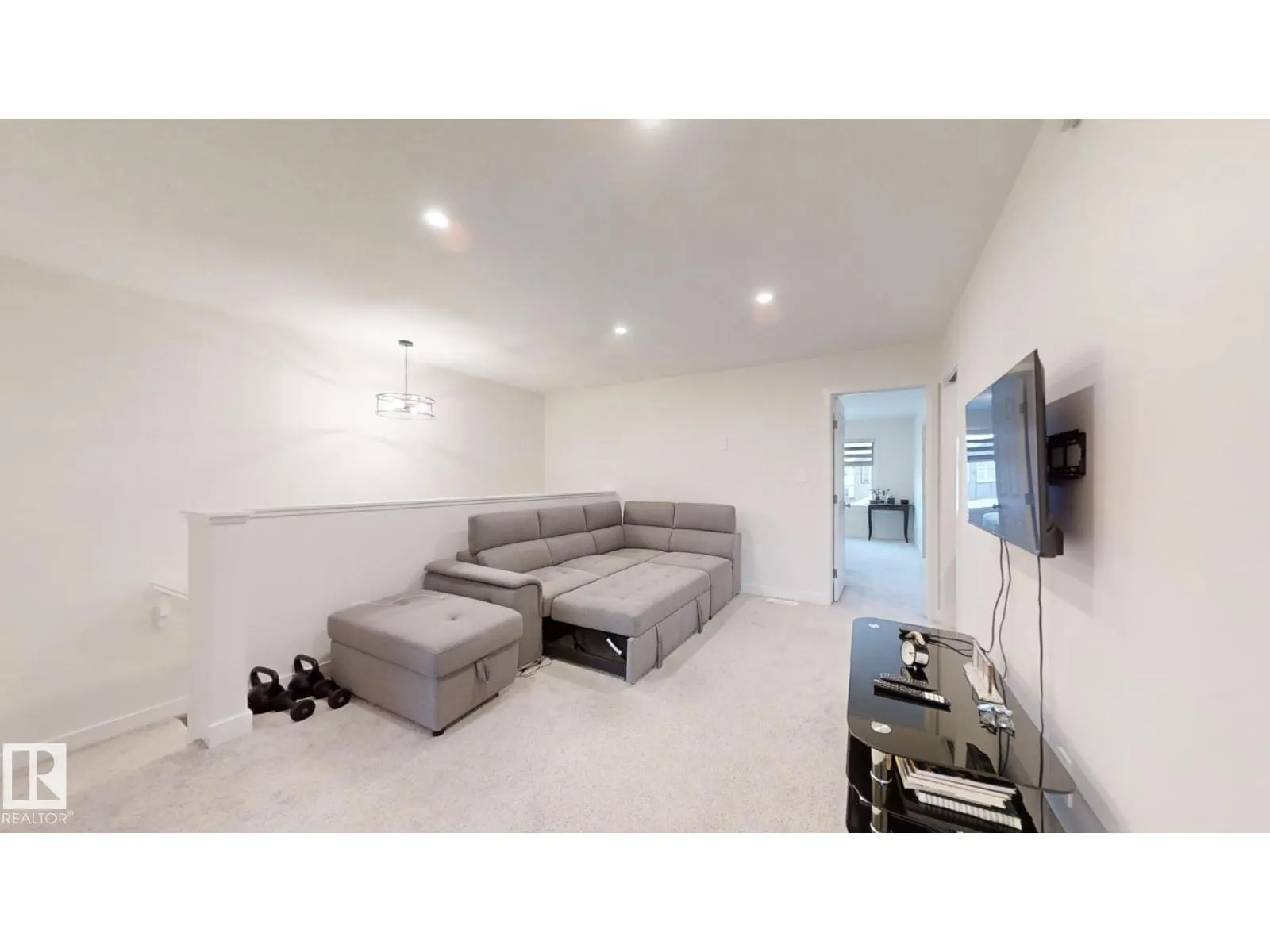2043 13 AV NW