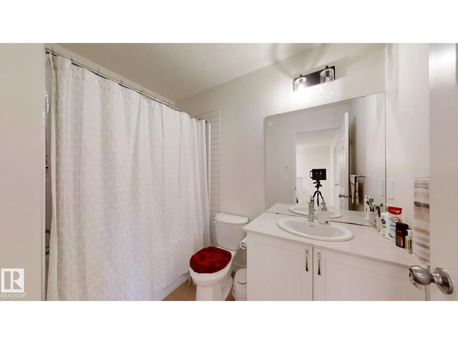 2043 13 AV NW