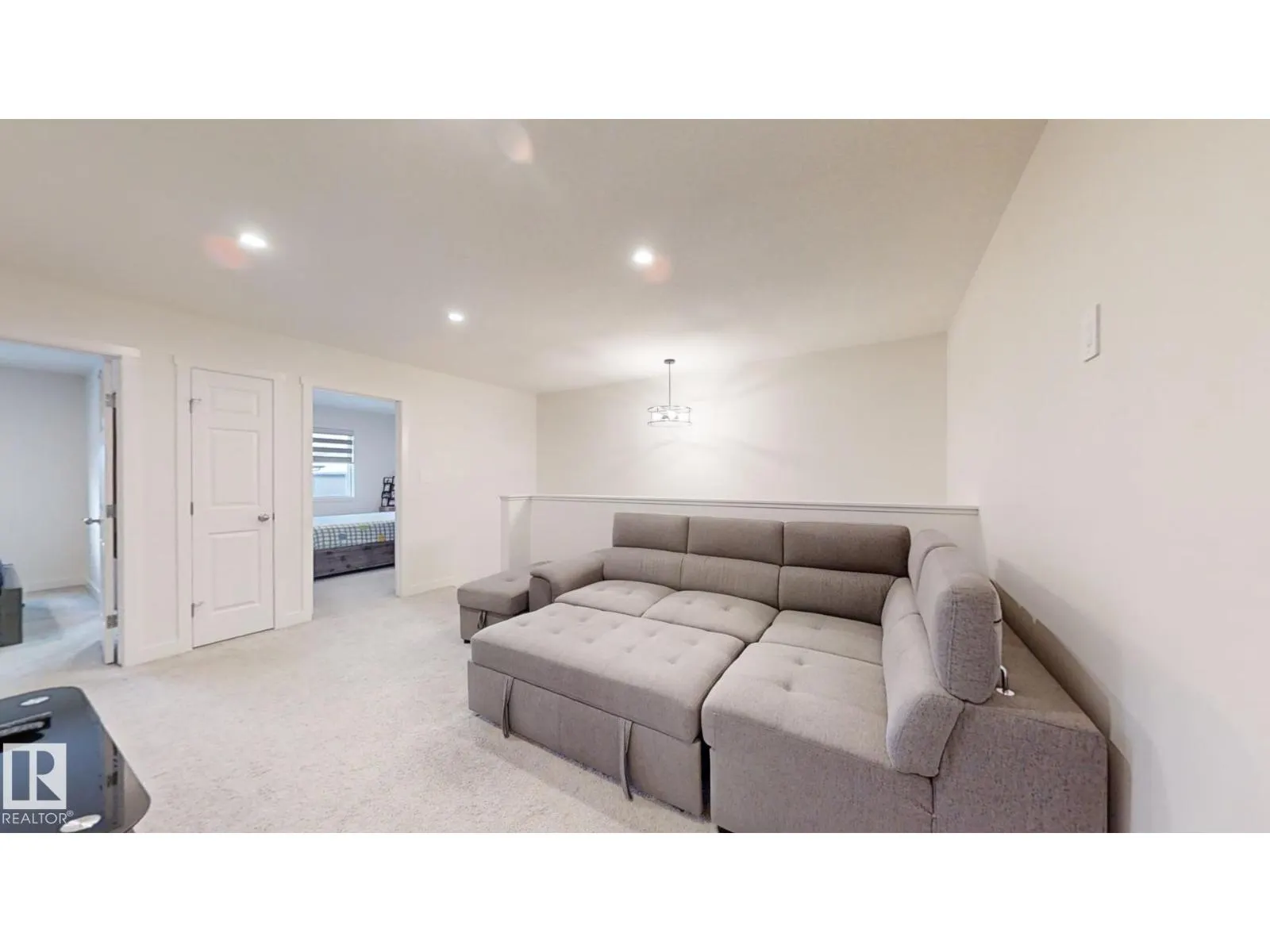 2043 13 AV NW