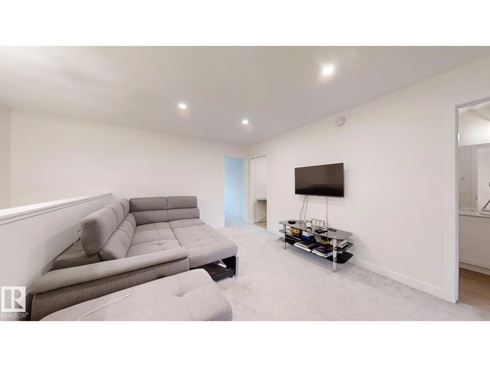 2043 13 AV NW