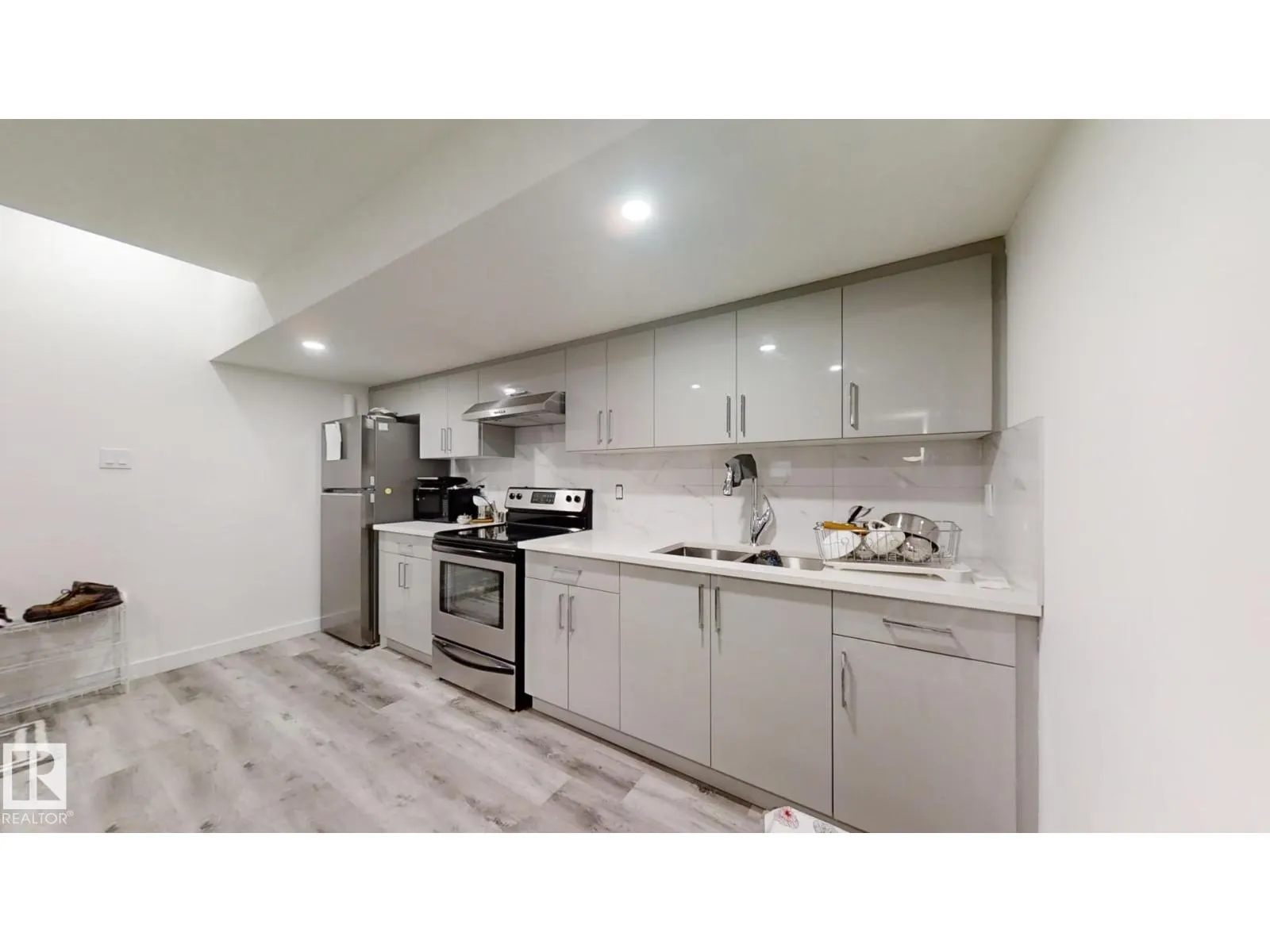 2043 13 AV NW