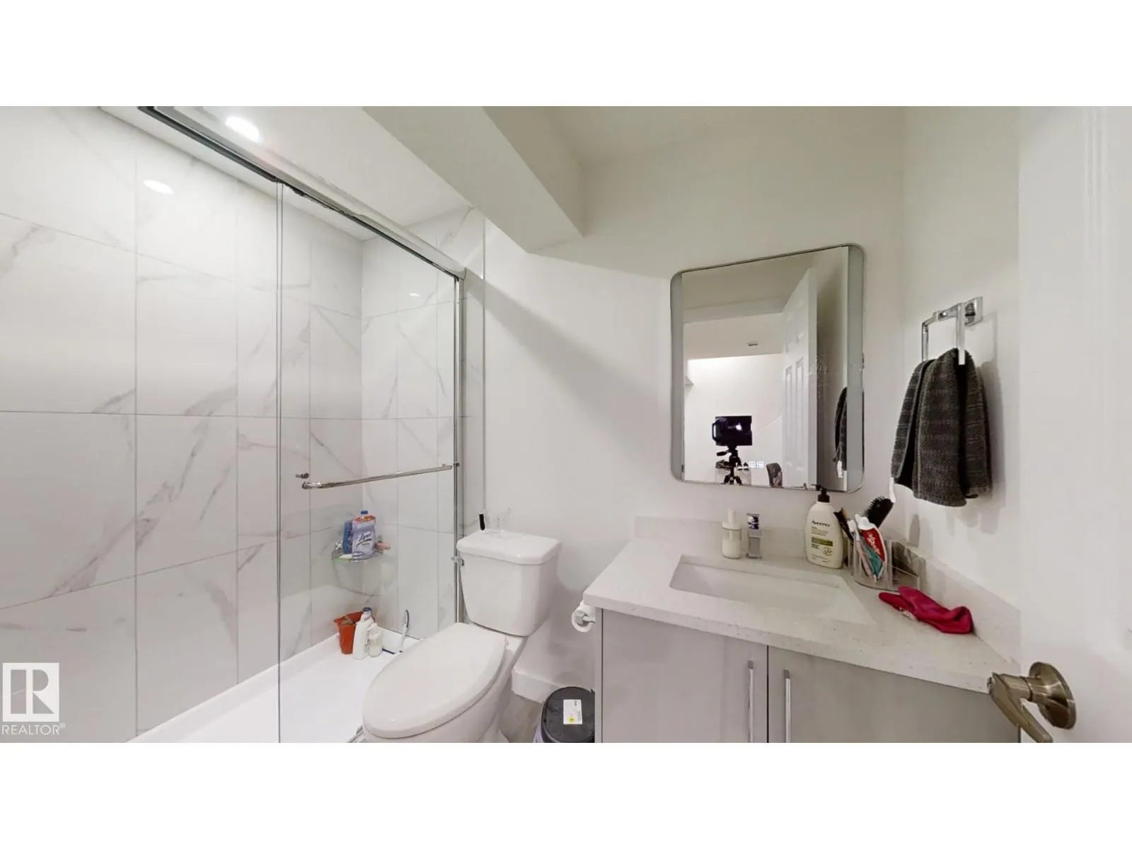 2043 13 AV NW