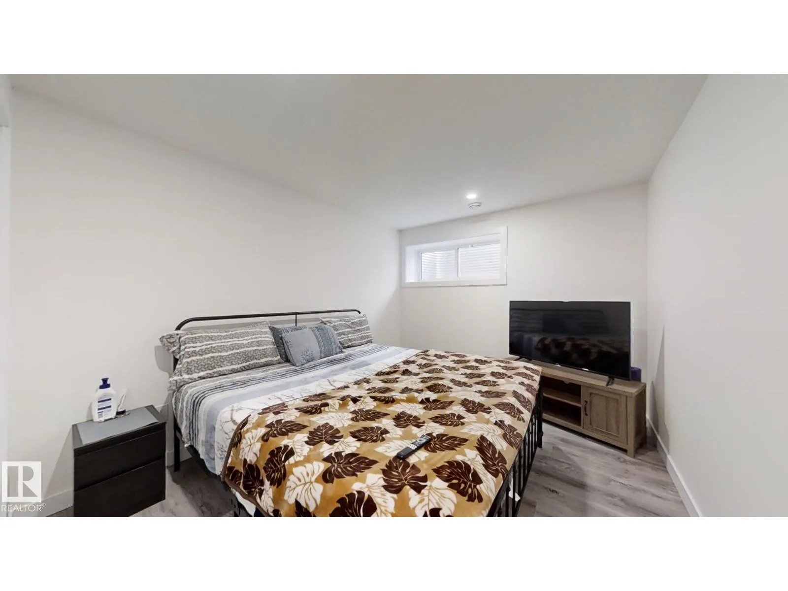 2043 13 AV NW