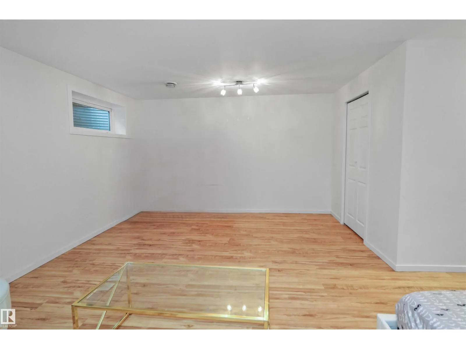 6426 1A AV SW