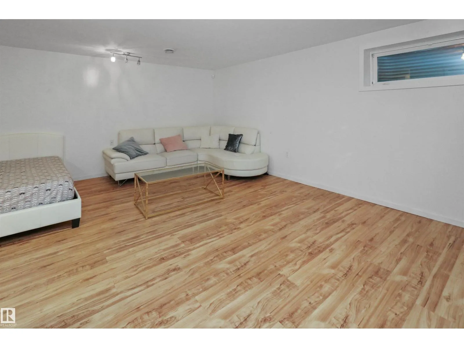 6426 1A AV SW