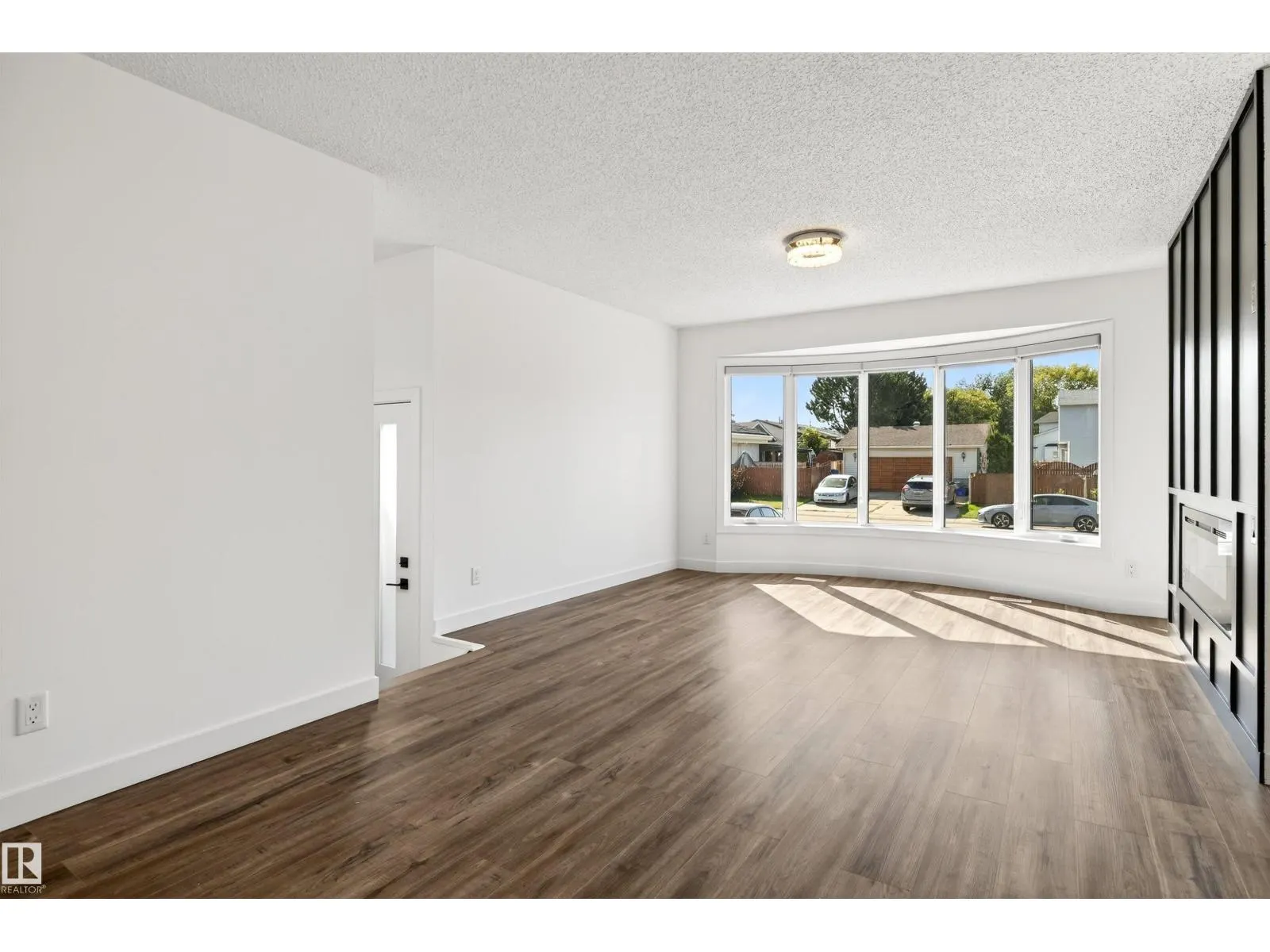 4516 27 AV NW