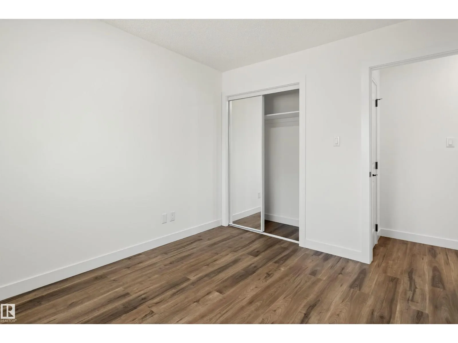 4516 27 AV NW