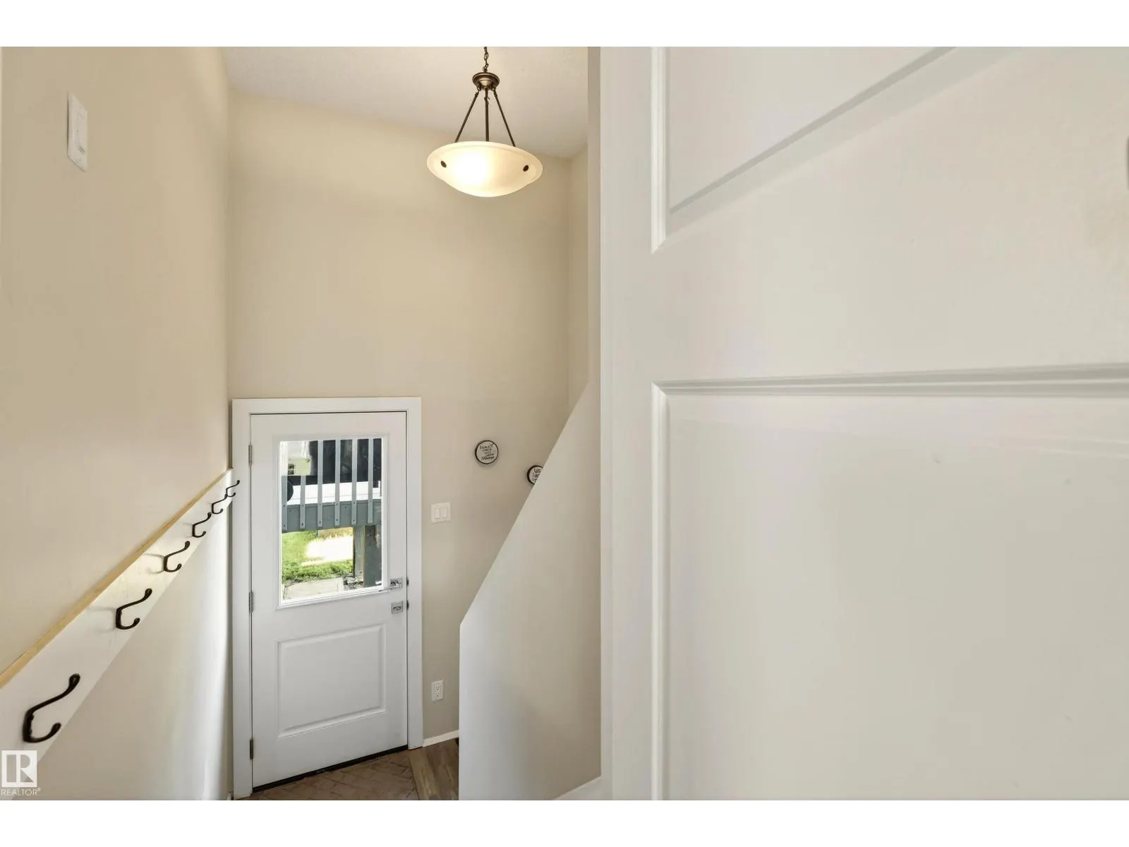 4516 27 AV NW
