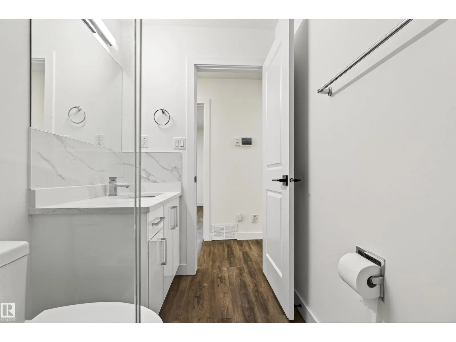 4516 27 AV NW
