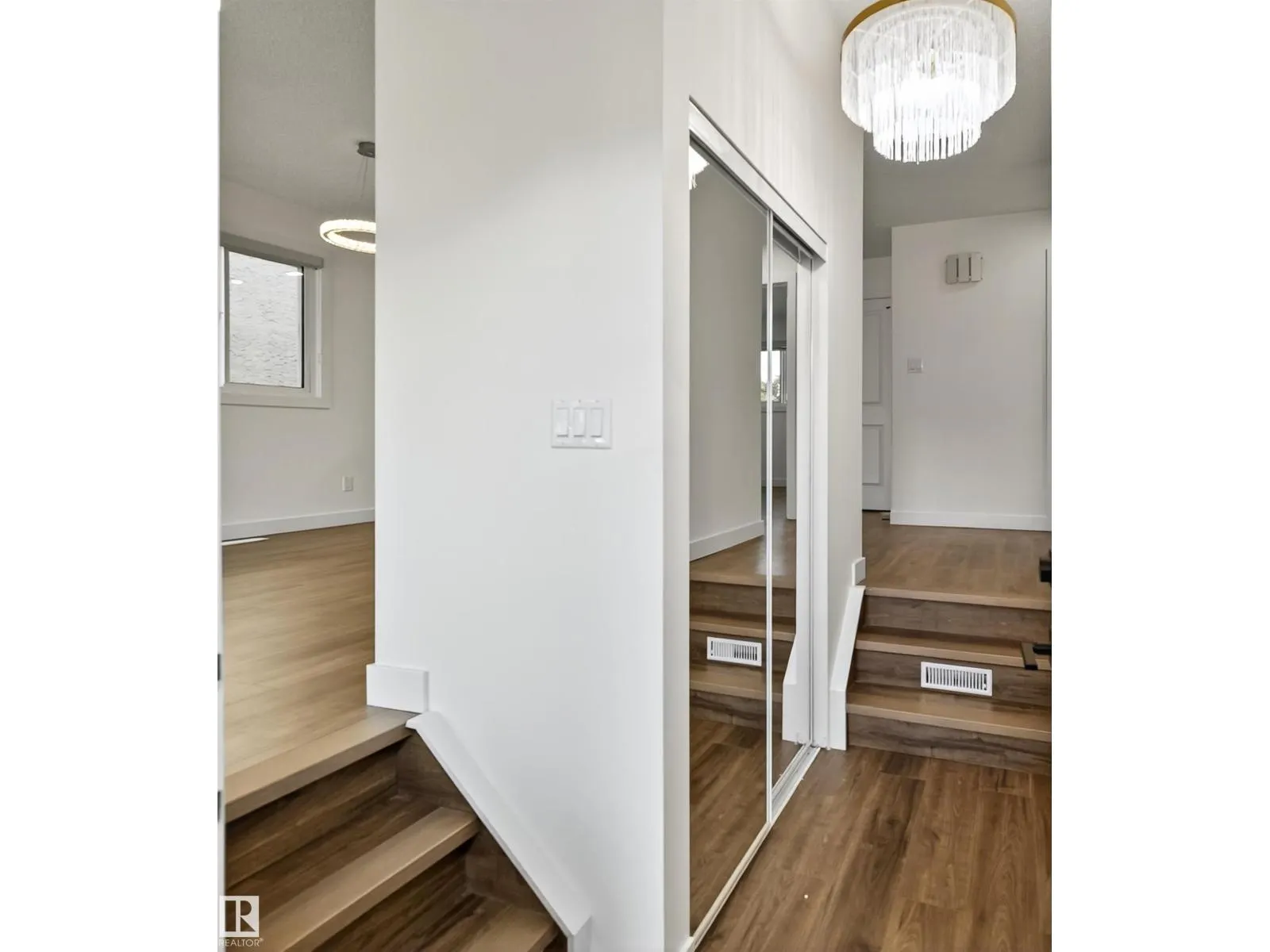 4516 27 AV NW