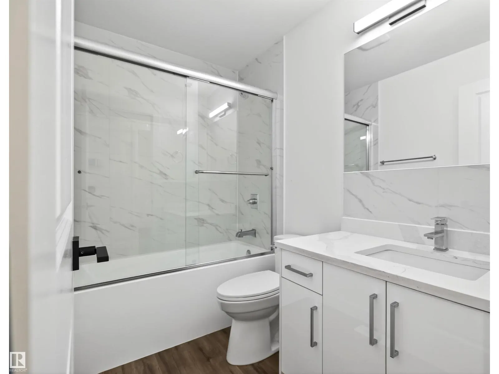 4516 27 AV NW