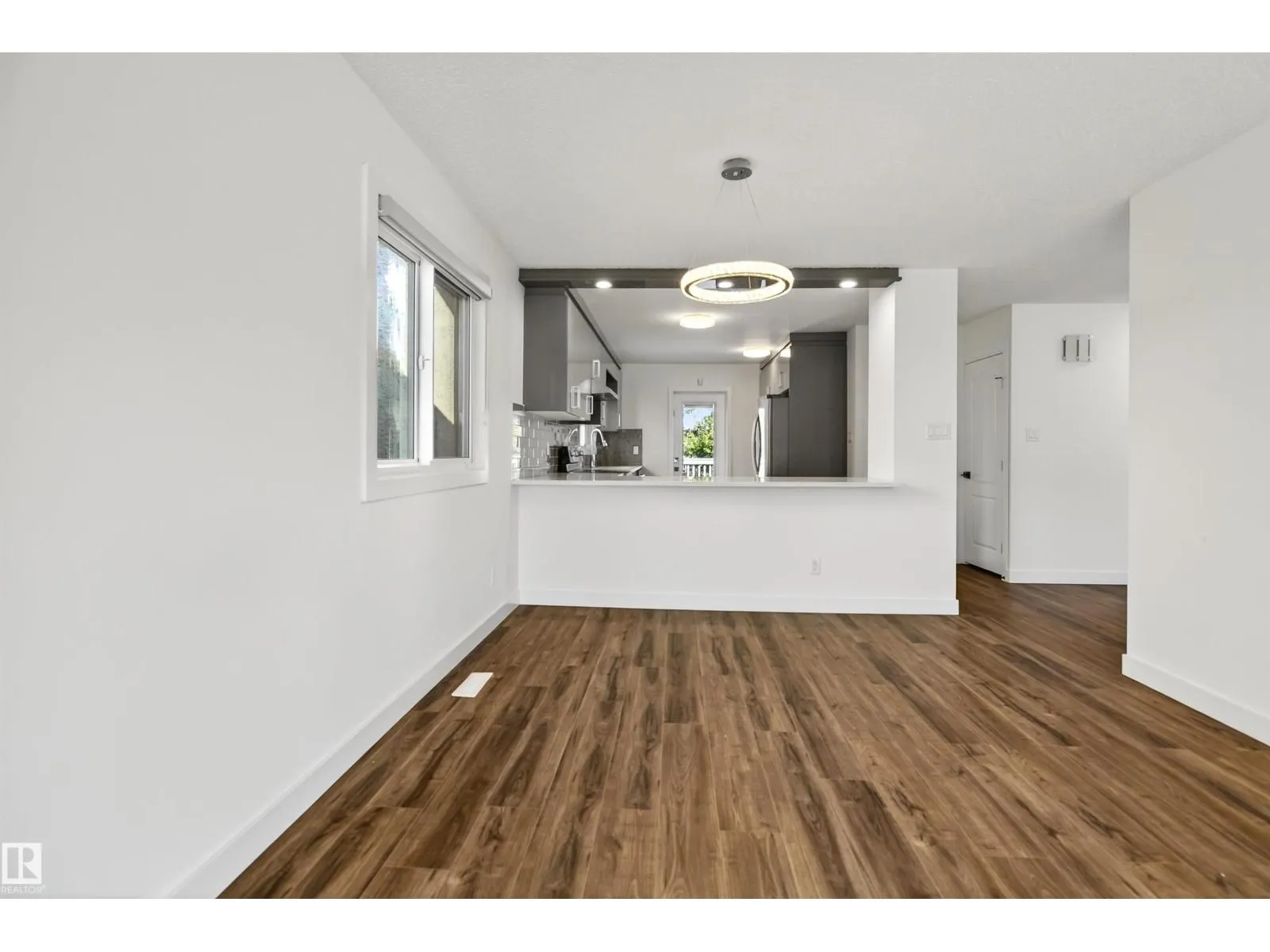 4516 27 AV NW