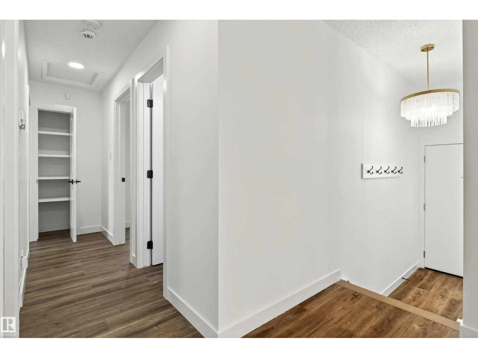 4516 27 AV NW